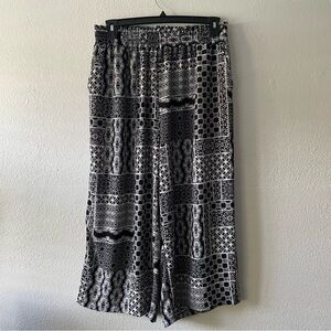 Rose And Olive Wide Leg Pants Women’s Size 1X Floral Geometric Flowy Pants